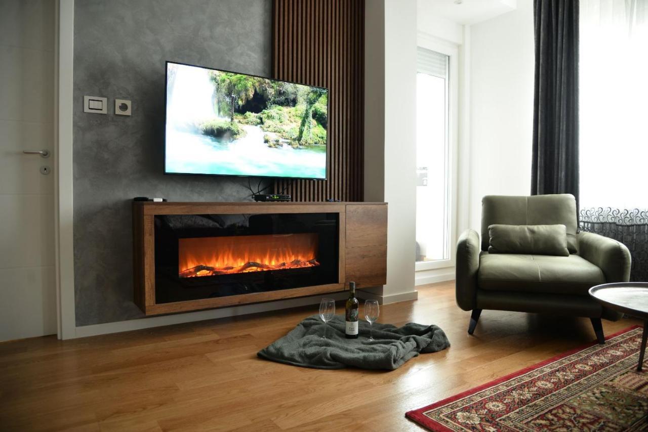 Mirror Apartment With Private Parking 노비사드 외부 사진