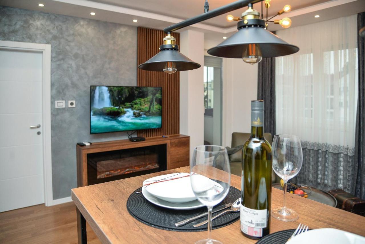Mirror Apartment With Private Parking 노비사드 외부 사진