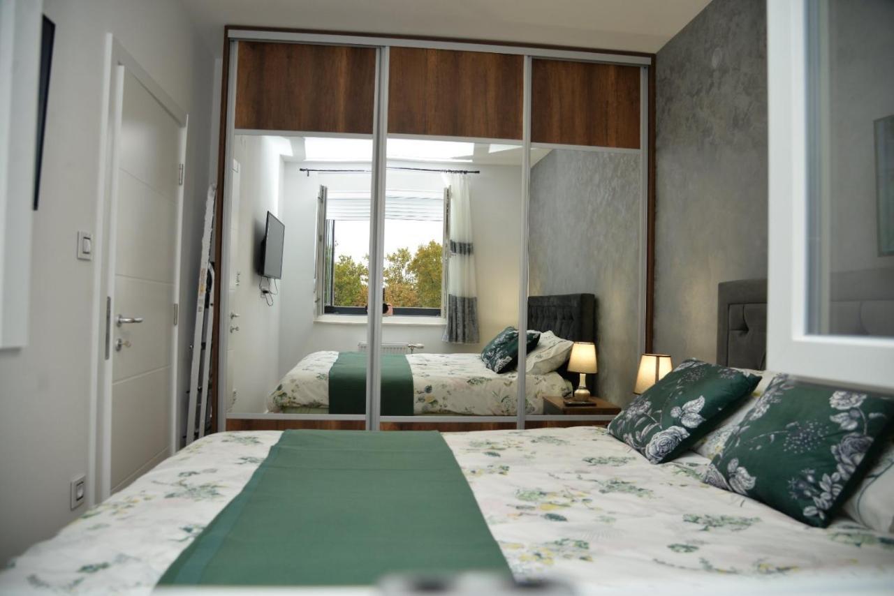 Mirror Apartment With Private Parking 노비사드 외부 사진