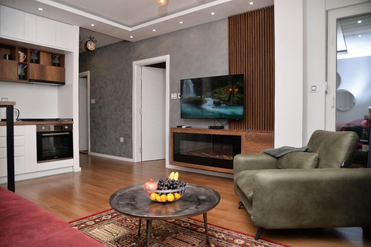 Mirror Apartment With Private Parking 노비사드 외부 사진