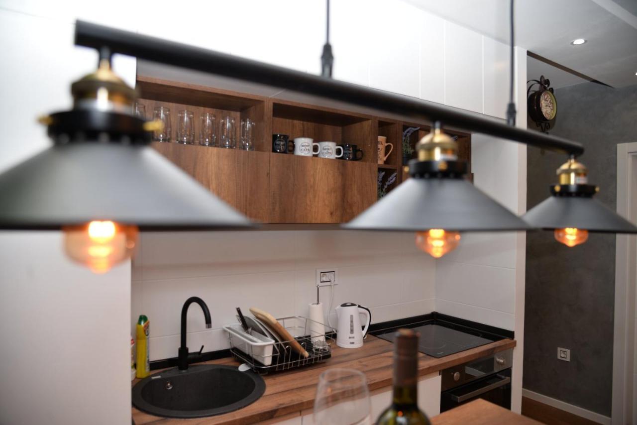 Mirror Apartment With Private Parking 노비사드 외부 사진