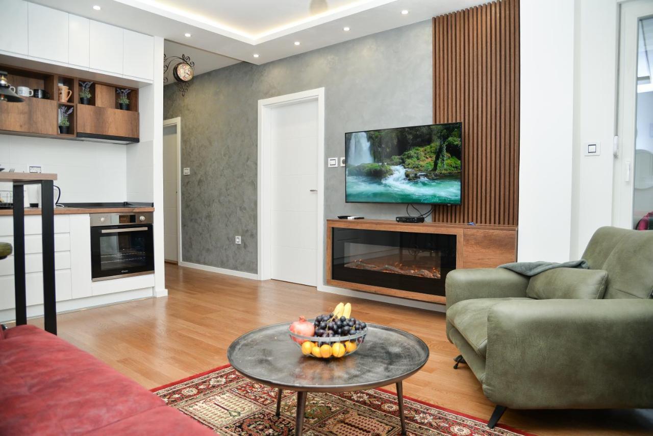 Mirror Apartment With Private Parking 노비사드 외부 사진