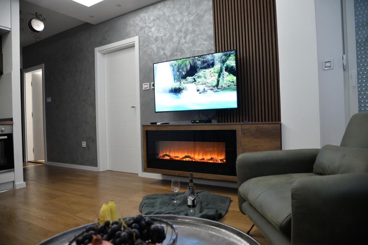 Mirror Apartment With Private Parking 노비사드 외부 사진