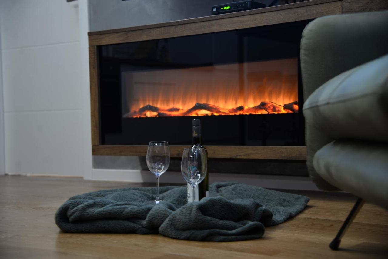 Mirror Apartment With Private Parking 노비사드 외부 사진